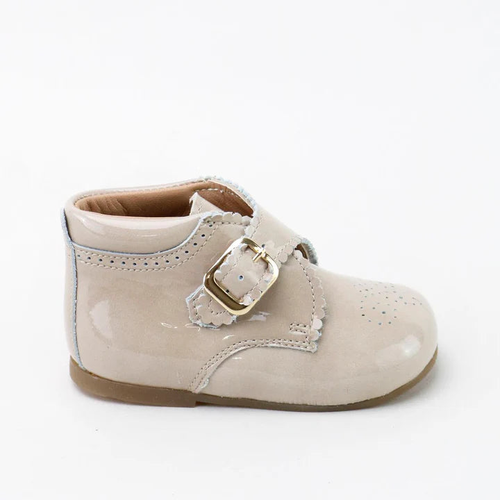 Papanatas  Metalizado Patent Baby Buckle Bootie