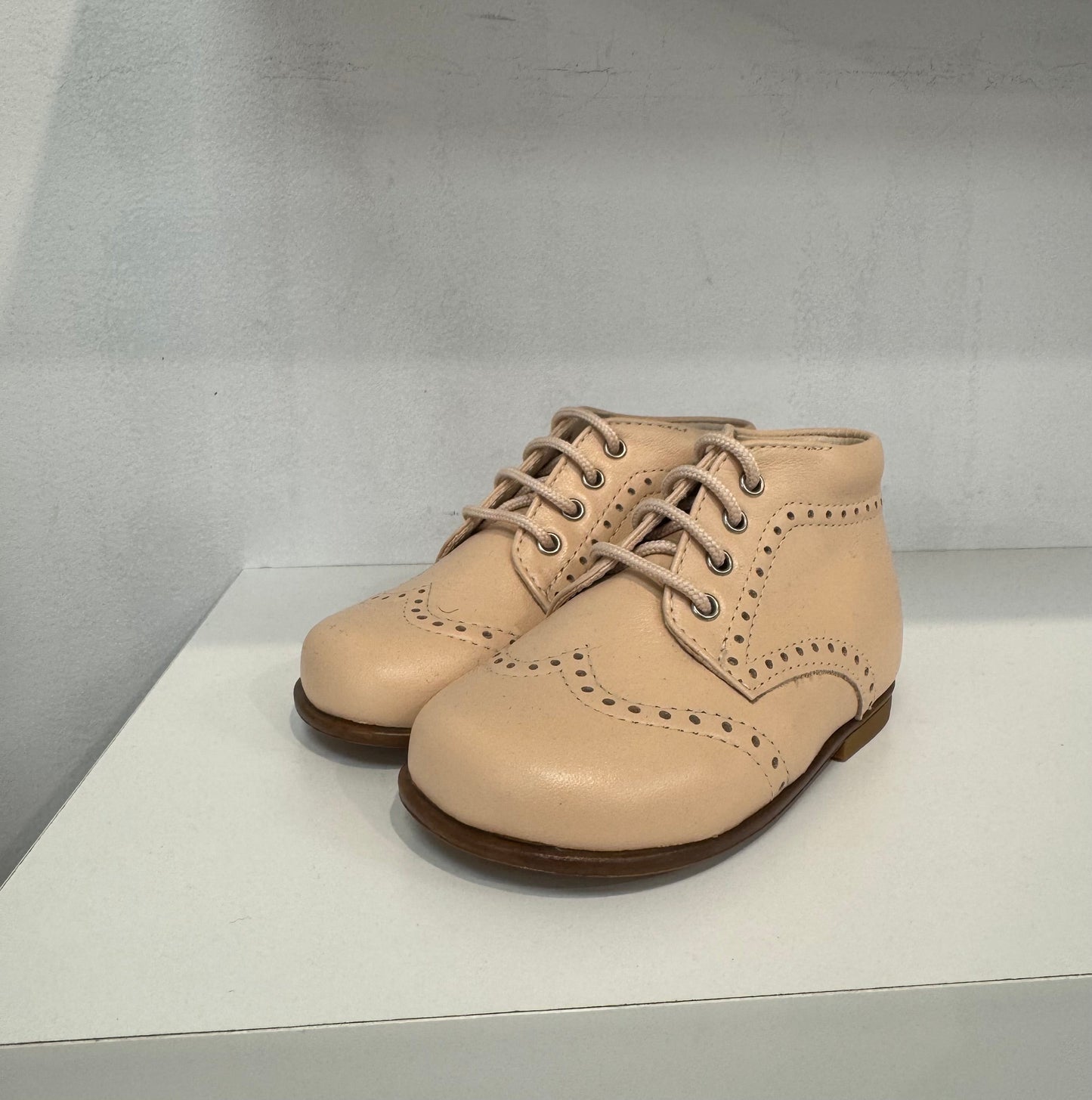 Beberlis Pale Pink Lace-up Wingtip Baby Bootie